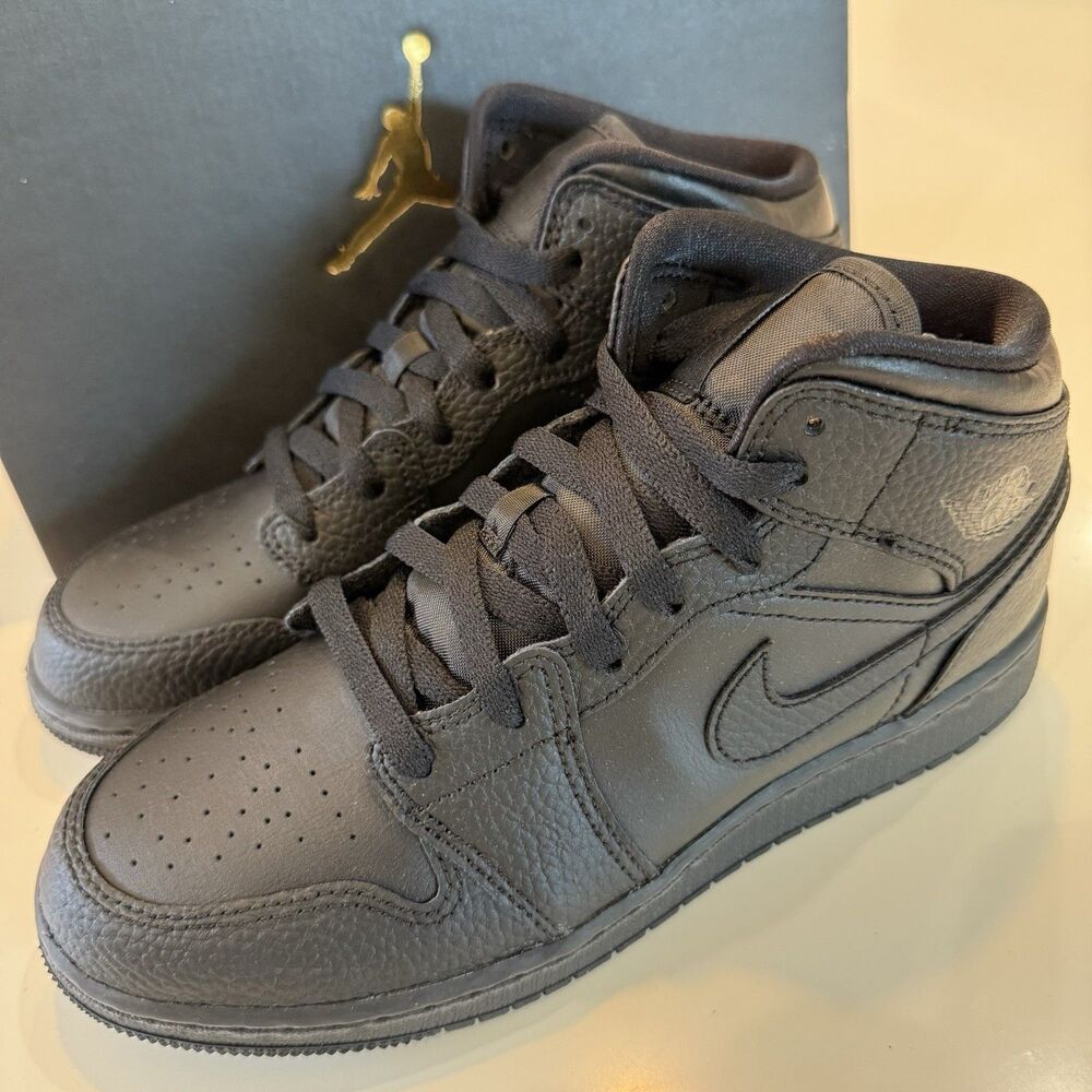 Nike Air Jordan 1 Mid Black GS 6Y / Wmns 7.5 554725-091 Brand New With box